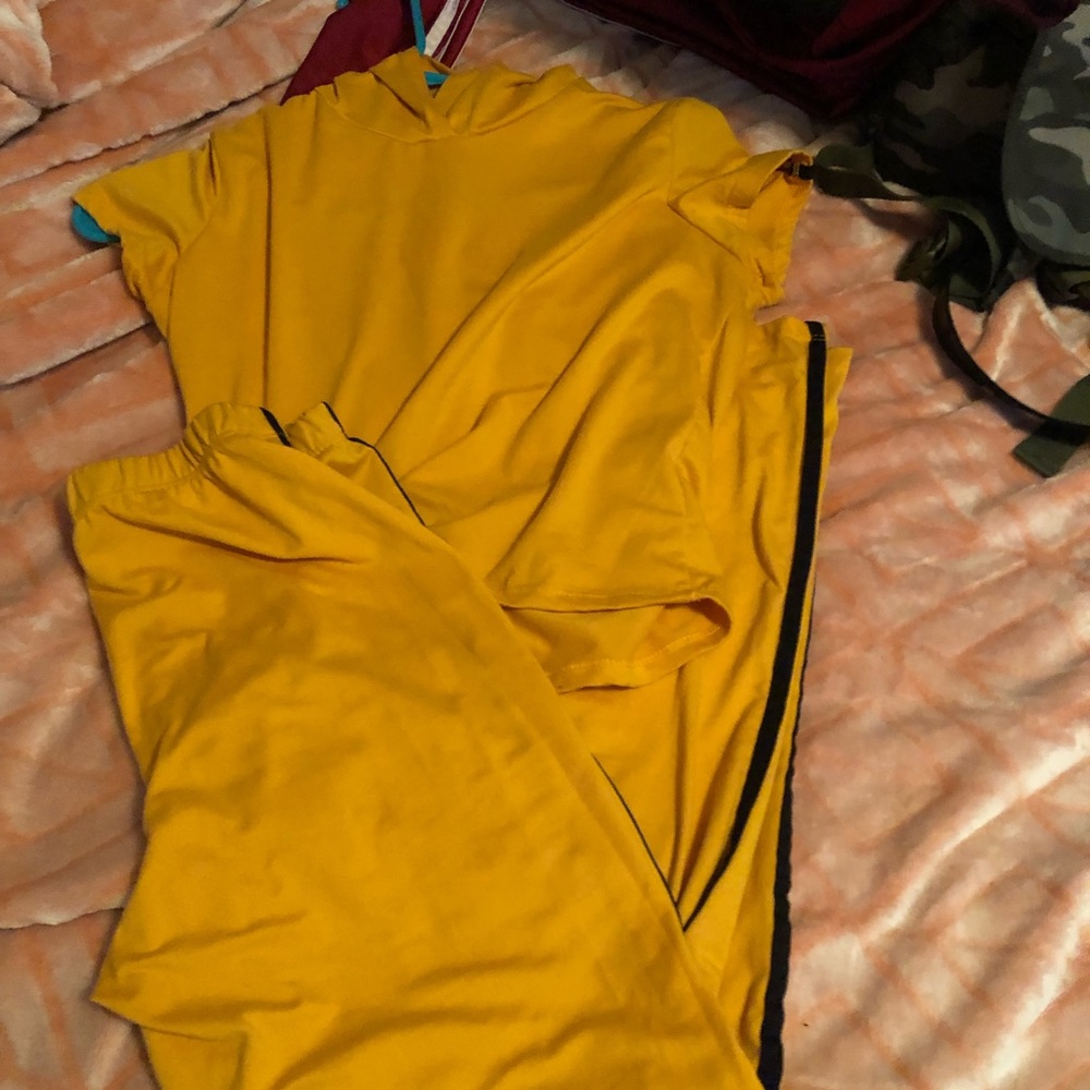 Outfit - Picture 2 of 2
